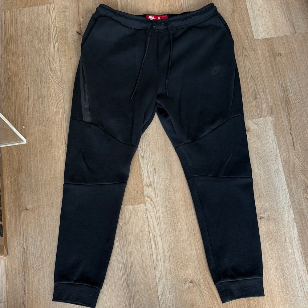 Nike Men's Tech fleece Jogger Black Sweatpants size XL excellent condition